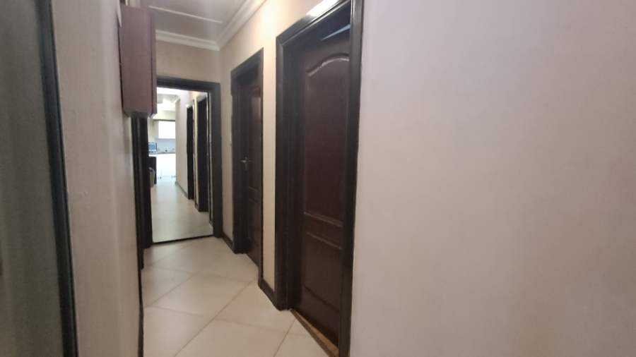 5 Bedroom Property for Sale in Heuwelsig Free State